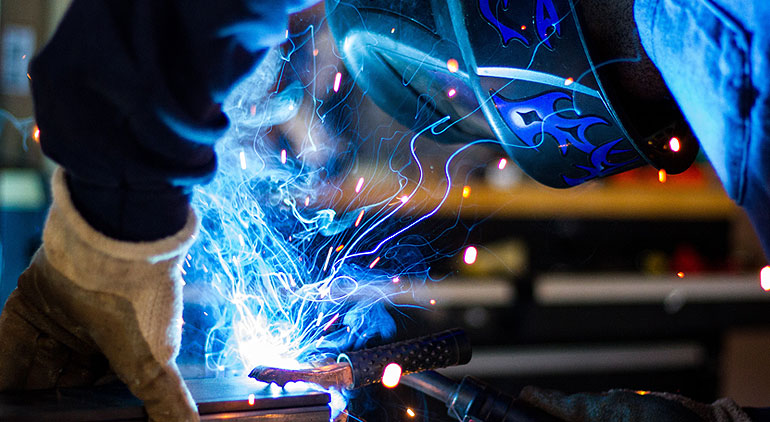 Μεταλλικές κατασκευές στην Άνδρο